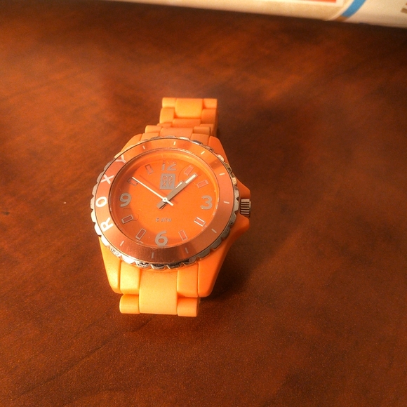 Roxy brand watch - Picture 1 of 7